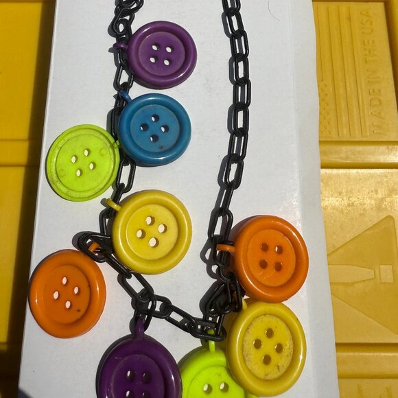 80s Button Charm Plastic Necklace + Bonus Charm Chain - Picture 1 of 4